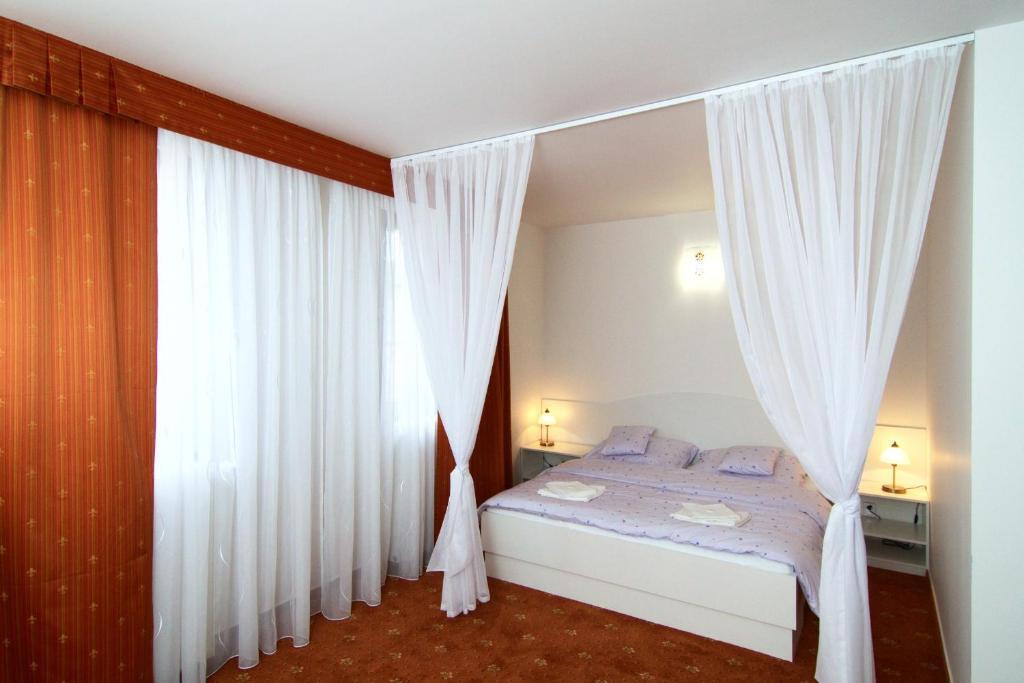 Hotel Pod Sluncem Trebiz Номер фото