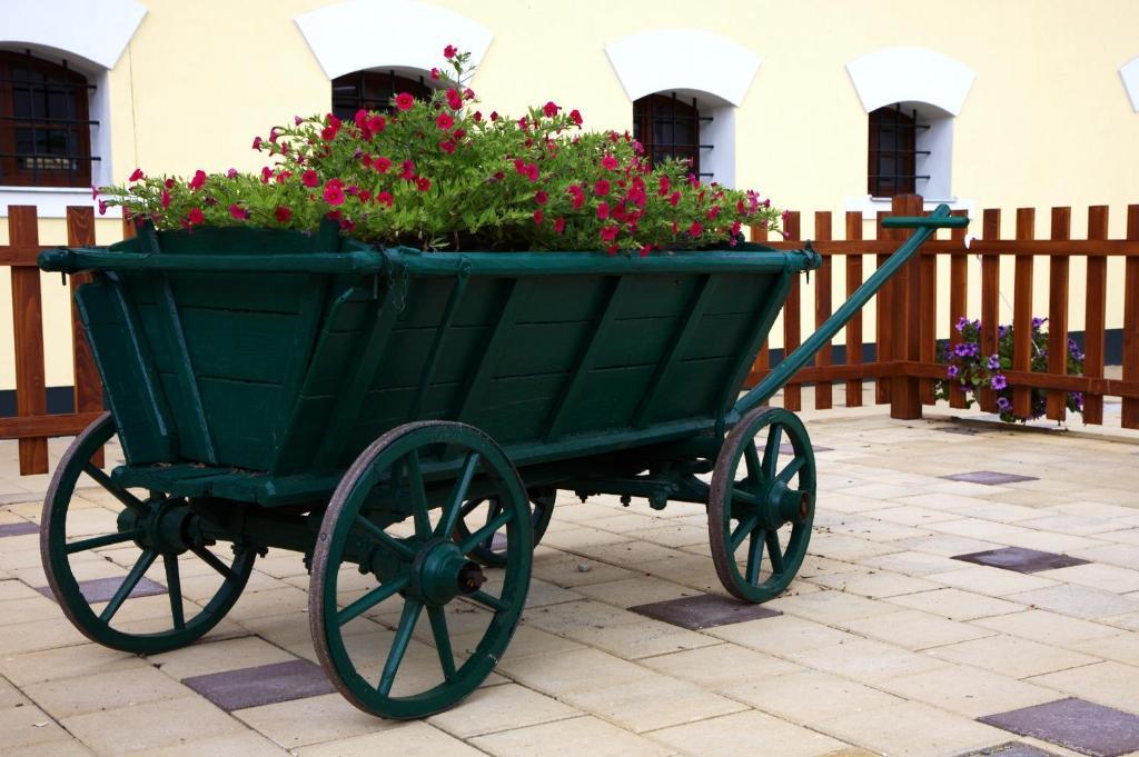 Hotel Pod Sluncem Trebiz Экстерьер фото